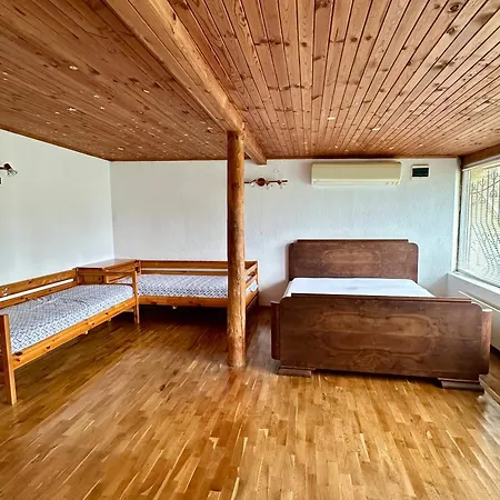 самостоятелна на 10 минути от плажа Casa de Férias *